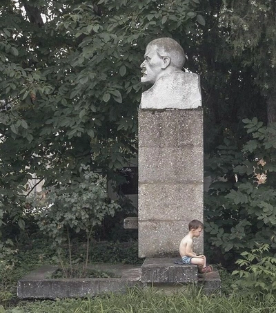 An Instagram carousel post added by sintaxera on Jan 06, 2025. The author is @downloaded.