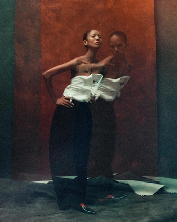 A cover of "Pose" cluster. The owner is treya. The cluster consists of 137 elements.