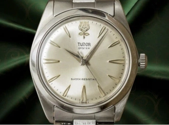 A cover of "Watch" cluster. The owner is razuuuu. The cluster consists of 43 elements.