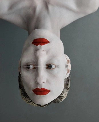 A cover of "raro" cluster. The owner is mariana.l. The cluster consists of 5 elements.