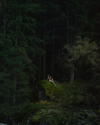 A cover of "a halloween story" cluster. The owner is kakakcastro. The cluster consists of 12 elements.