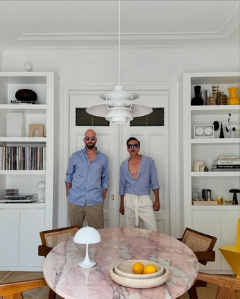 A cover of "Floating Shelves" cluster. The owner is annchan. The cluster consists of 39 elements.