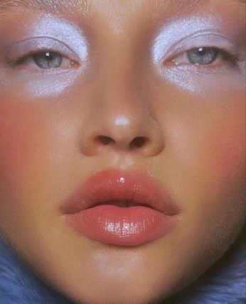 A cover of "Maquillage" cluster. The owner is sixtine2308. The cluster consists of 5 elements.