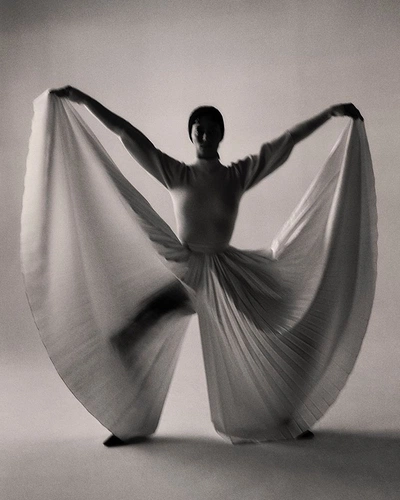 An Instagram  post added by andy on Aug 31, 2021. The author is @glow__project. May present: shoulder, flash photography, tints and shades, arm, human body.