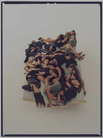 A cover of "101" cluster. The owner is ell3nfrances. The cluster consists of 44 elements.