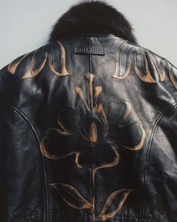 A cover of "Miu miu" cluster. The owner is altura. The cluster consists of 19 elements.