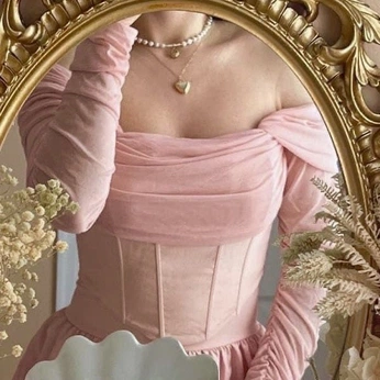 A cover of "coquette" cluster. The owner is sparklynai. The cluster consists of 11 elements.