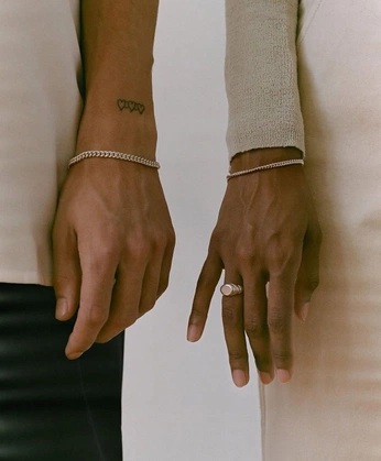 A cover of "VALENTINES" cluster. The owner is carlas. The cluster consists of 2 elements.