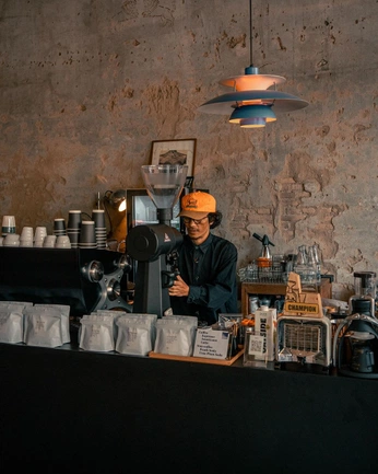 A cover of "photo:CoffeeShopInterior" cluster. The owner is alexlessness. The cluster consists of 6 elements.