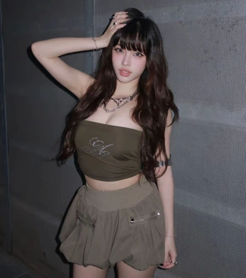 A cover of "Pose" cluster. The owner is notian. The cluster consists of 8 elements.