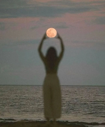 A cover of "vibey shots" cluster. The owner is blancobungalow. The cluster consists of 22 elements.