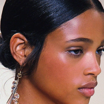 A cover of "wine" cluster. The owner is 33301. The cluster consists of 17 elements.