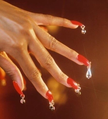 A cover of "REESES NAILS" cluster. The owner is saage. The cluster consists of 16 elements.