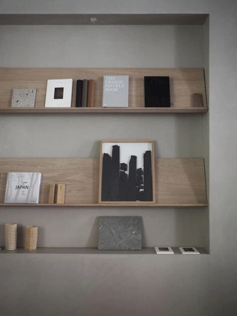 A cover of "l i b r a r y" cluster. The owner is payaldasani. The cluster consists of 5 elements.