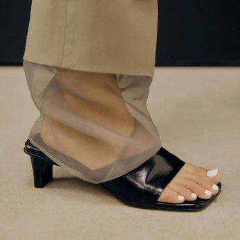 A cover of "Fashion" cluster. The owner is theholythirteen. The cluster consists of 30 elements.