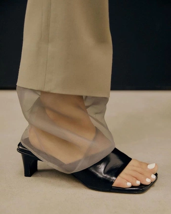 A cover of "Mode" cluster. The owner is paulamaj. The cluster consists of 3 elements.