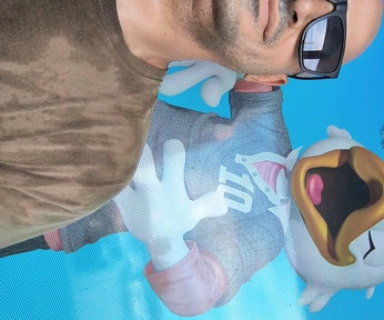 A cover of "alien humans" cluster. The owner is giftedart. The cluster description is "humans looking like aliens". The cluster consists of 21 elements.