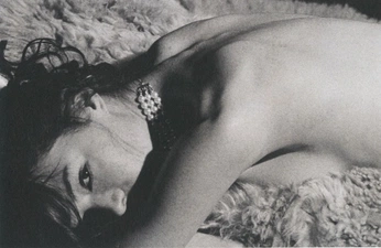 A cover of "Bird in hand" cluster. The owner is poseforjose. The cluster consists of 47 elements.