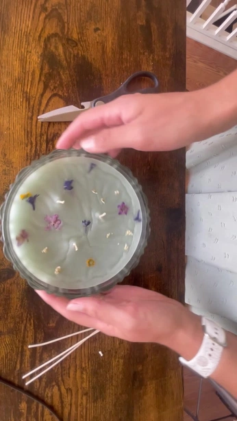 A cover of "🧶" cluster. The owner is mlltt. The cluster consists of 3 elements.