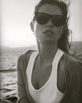 A cover of "FASHION" cluster. The owner is suriyaclara. The cluster consists of 15 elements.