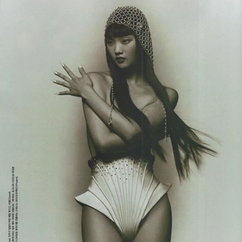 A cover of "people" cluster. The owner is doselle. The cluster consists of 32 elements.