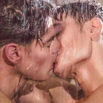 A cover of "gay sex is a bless!" cluster. The owner is joaoalberto1984. The cluster consists of 324 elements.