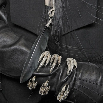 A cover of "ann demeulemeester" cluster. The owner is ultravloince. The cluster consists of 21 elements.