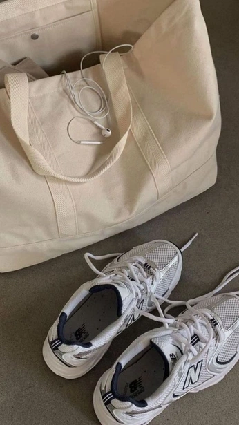 A cover of "gym" cluster. The owner is raviolajolie. The cluster consists of 17 elements.