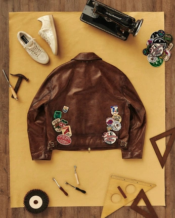 A cover of "Explorer Kit | Badges" cluster. The owner is bsellers. The cluster consists of 27 elements.