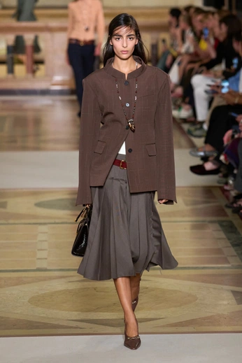 A cover of "Tory Burch SS26" cluster. The owner is echogrid. The cluster consists of 40 elements.