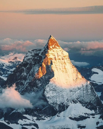 A cover of "Mountains" cluster. The owner is ferminrp. The cluster consists of 16 elements.