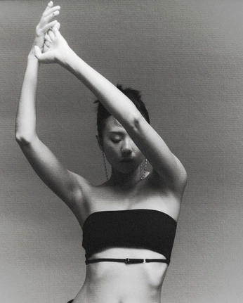 A cover of "antiportrait" cluster. The owner is bellaswor.ld. The cluster consists of 19 elements.