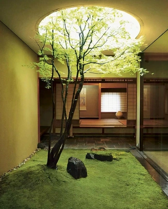 A cover of "// spaces" cluster. The owner is goldihni. The cluster consists of 4 elements.