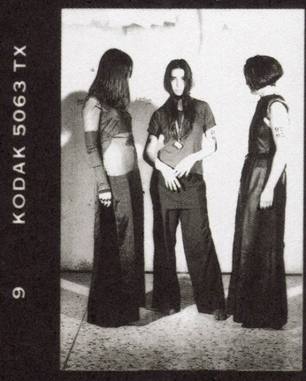 A cover of "13th houR" cluster. The owner is pureblue. The cluster consists of 46 elements.