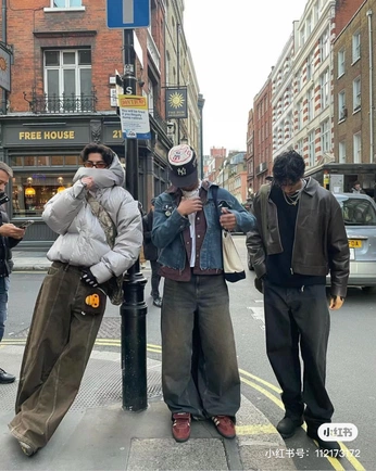 A cover of "fashun" cluster. The owner is clara.st. The cluster consists of 4 elements.