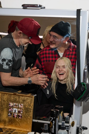 A cover of "art directory" cluster. The owner is katst. The cluster consists of 16 elements.