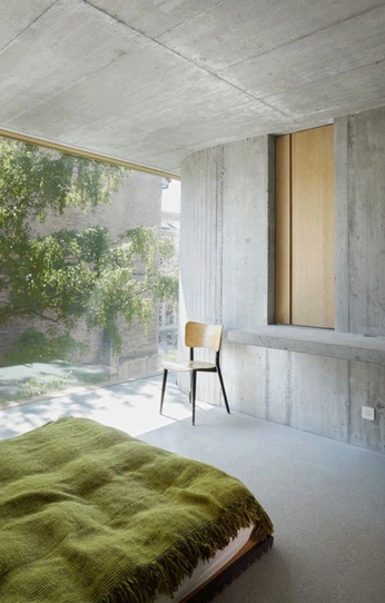 A cover of "IN DOOR" cluster. The owner is reorizaga. The cluster consists of 3 elements.