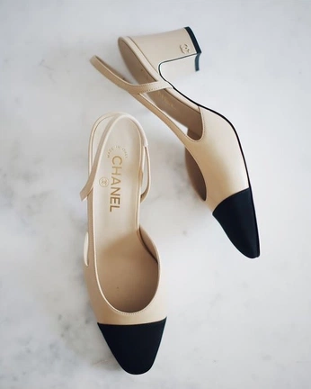 A cover of "Christmas" cluster. The owner is avelawhite. The cluster consists of 17 elements.