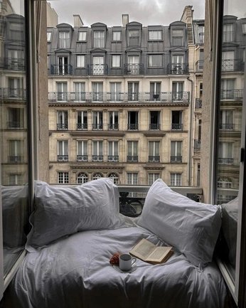 A cover of "Manifest" cluster. The owner is christiannnneee. The cluster consists of 11 elements.