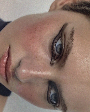 A cover of "make up" cluster. The owner is icurlyarts. The cluster consists of 1 element.