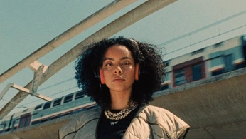 A cover of "Photos for end credits!" cluster. The owner is linear01. The cluster consists of 2 elements.