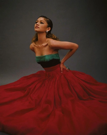 A cover of "Dress to Kill" cluster. The owner is prettypeachy. The cluster consists of 27 elements.