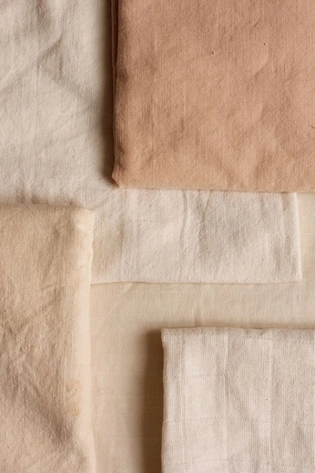 A cover of "Moodboard - Amate" cluster. The owner is encrudo. The cluster consists of 52 elements.