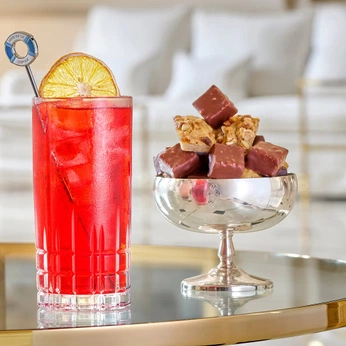 A cover of "Lobby Bar" cluster. The owner is lolamarr. The cluster consists of 32 elements.