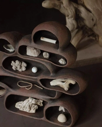 A cover of "Curios" cluster. The owner is latergator. The cluster consists of 23 elements.