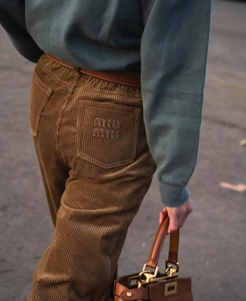 A cover of "//yesstyle" cluster. The owner is aliceyes. The cluster consists of 16 elements.