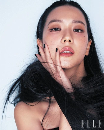 A cover of "portrait" cluster. The owner is momioo. The cluster consists of 16 elements.