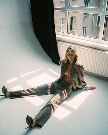 A cover of "BELLA" cluster. The owner is adl4b. The cluster consists of 62 elements.