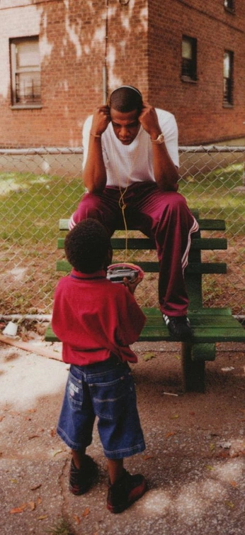 A cover of "Hood" cluster. The owner is alma.c. The cluster consists of 3 elements.