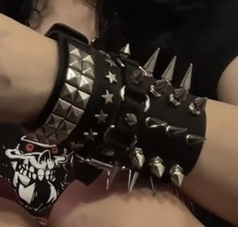 A cover of "Ideal self" cluster. The owner is septhis. The cluster consists of 143 elements.